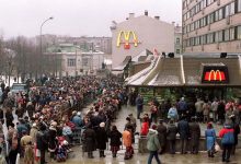 Photo of Kilométeres sorok kígyóztak az első moszkvai McDonald’s nyitásakor