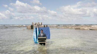 Photo of Térdig vízben állva üzent a klímacsúcs résztvevőinek a tuvalui külügyminiszter